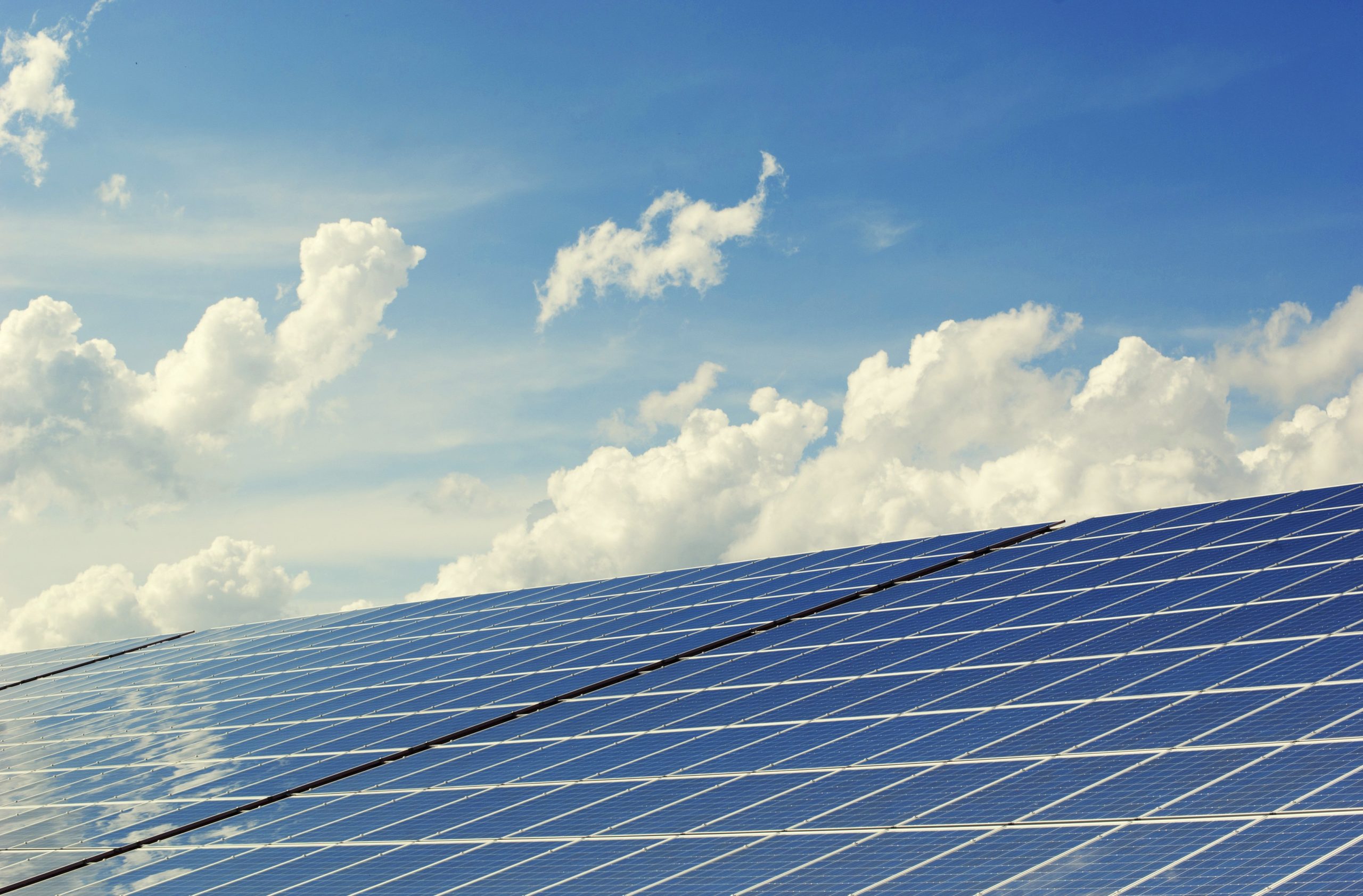 La fotovoltaica instala en 2020 más potencia que en 2008