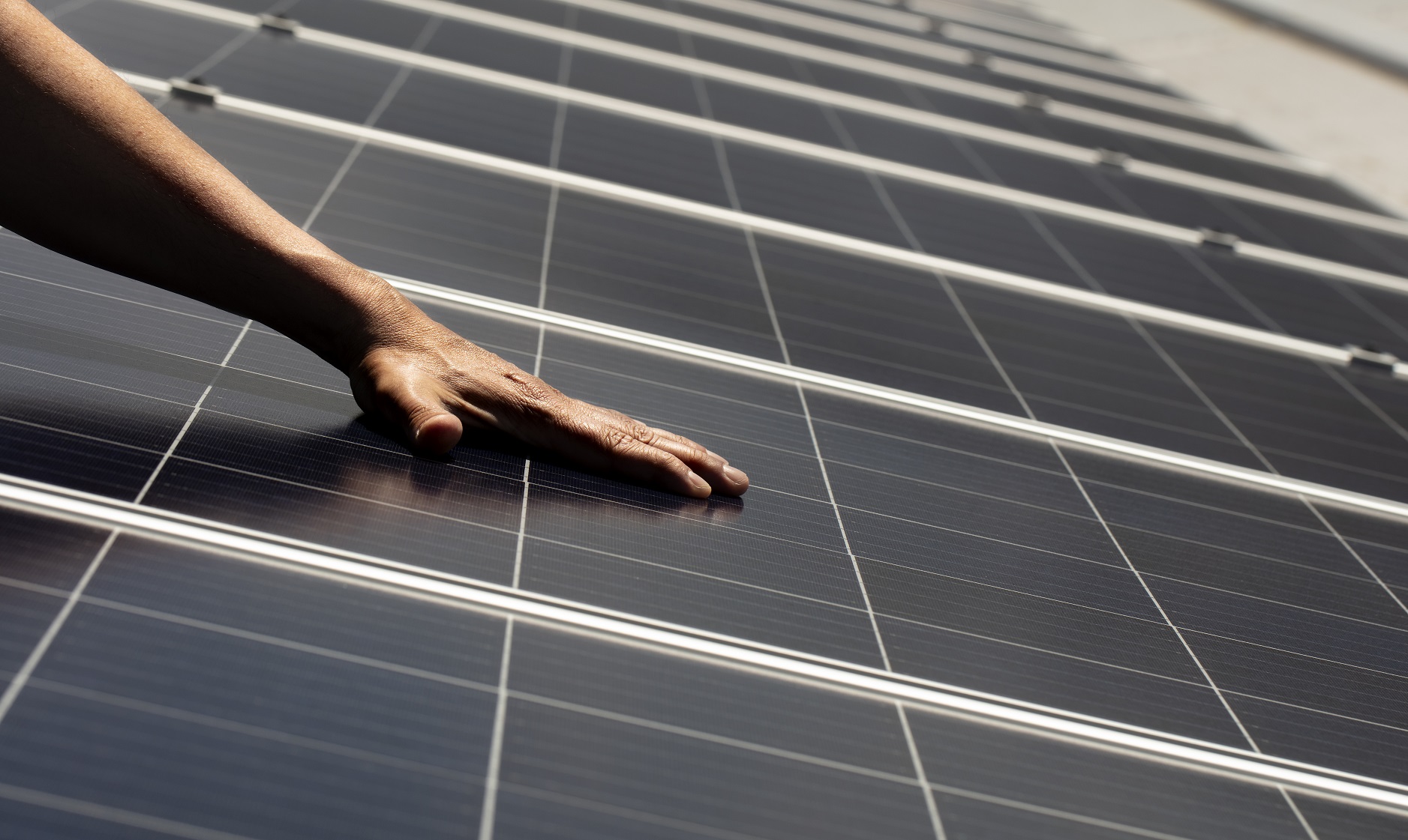 El Corte Inglés se alía con EDP para ofrecer paneles solares para el hogar