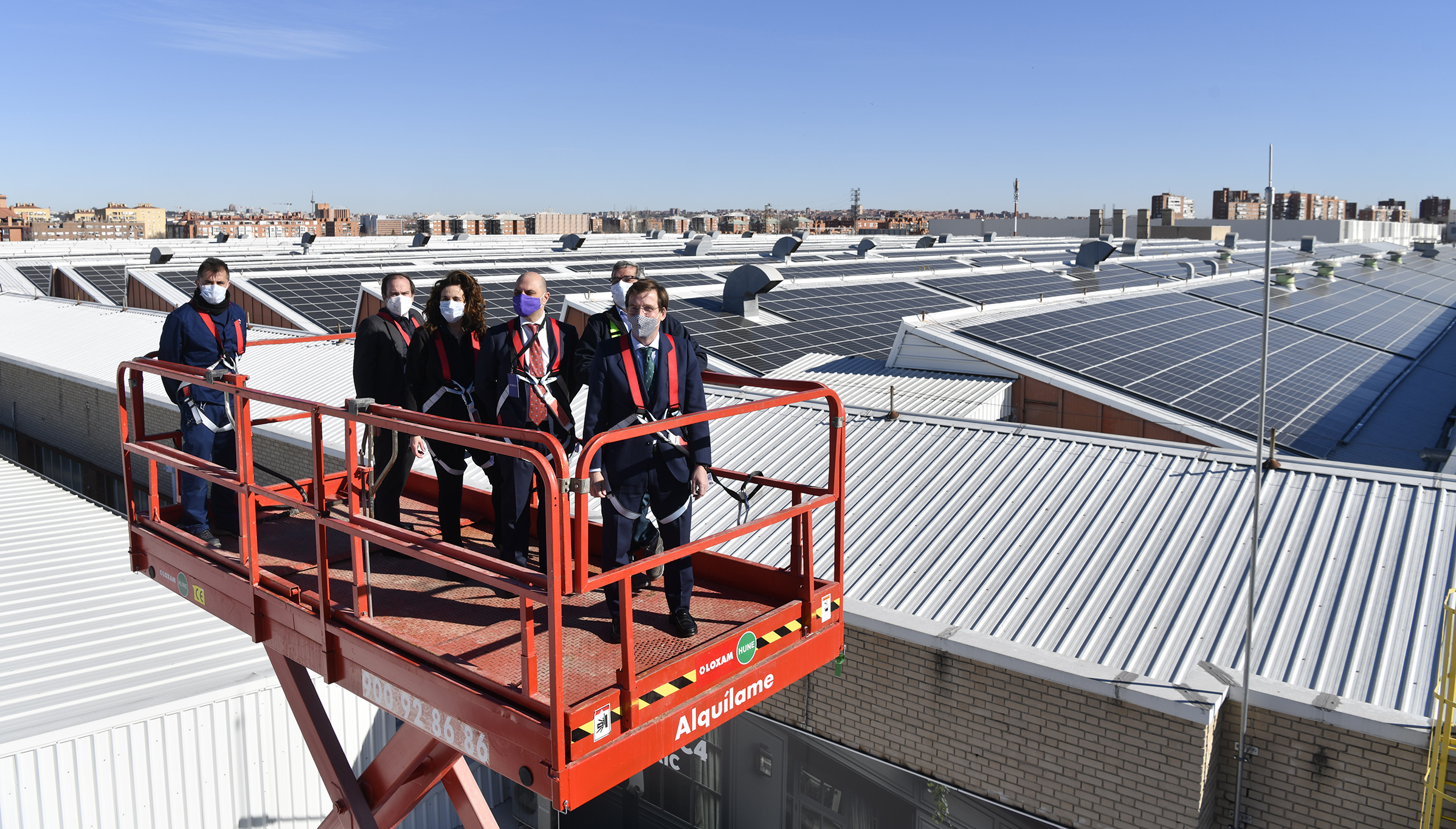 El alcalde de Madrid inaugura la planta fotovoltaica más grande de la ciudad desarrollada por Endesa x para Stellantis