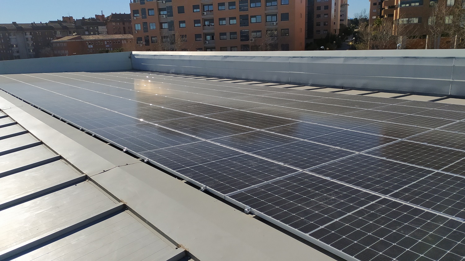 Grupo Base Educación y Nexus Energía estrenan un proyecto de autoconsumo de energía solar para fomentar la sostenibilidad y divulgar sus beneficios entre el alumnado