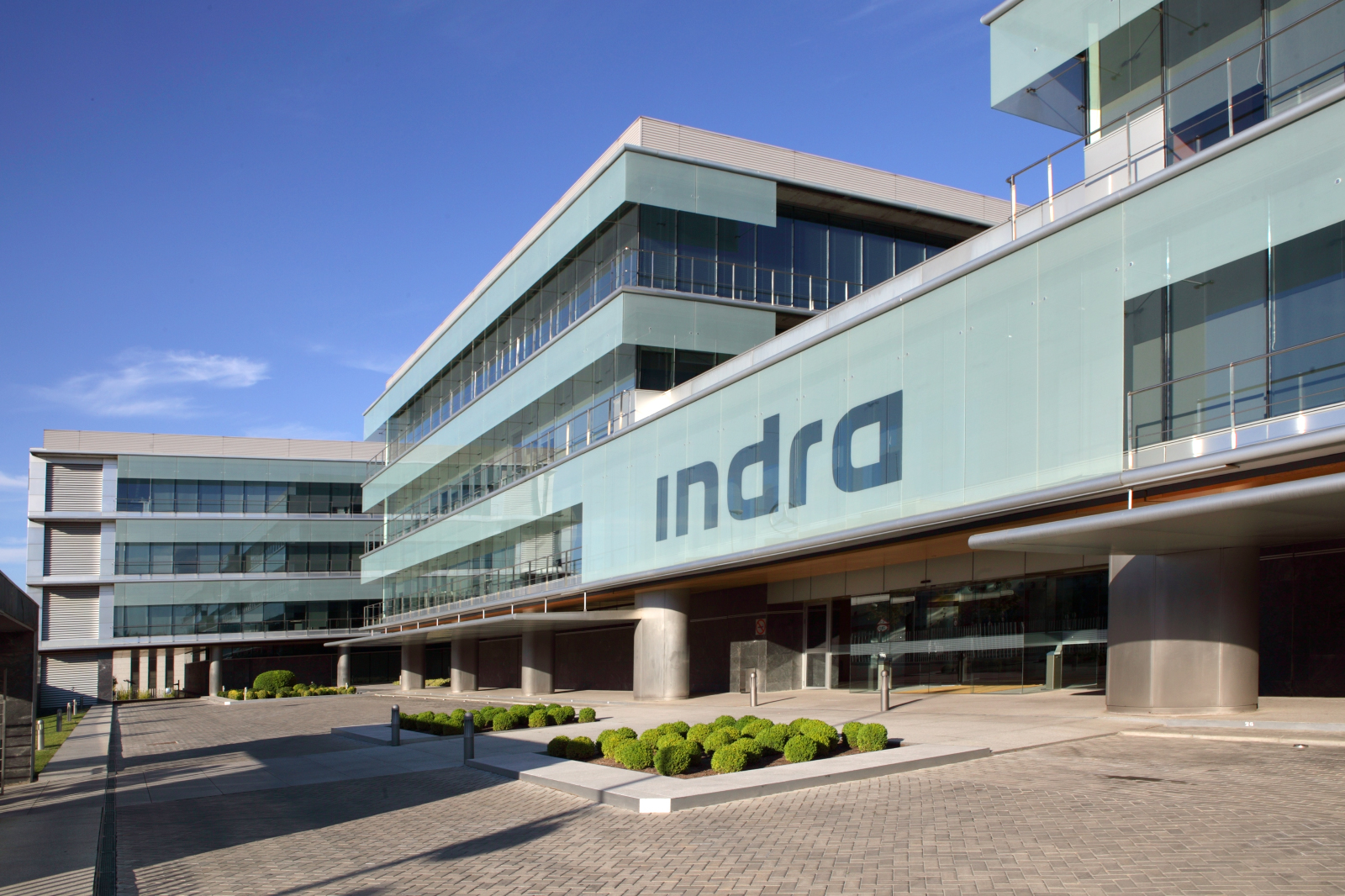 Indra firma un acuerdo vinculante para adquirir la línea de negocio de gestión del tráfico aéreo de Selex es inc, perteneciente a Leonardo
