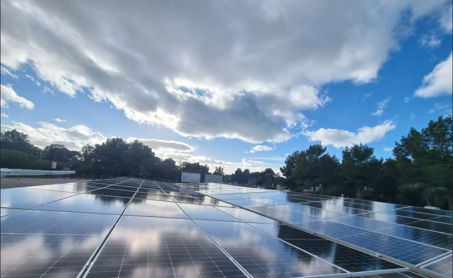 Aspro Parks, ejemplo de eficiencia y sostenibilidad gracias a las marquesinas fotovoltaicas de ISE Energía