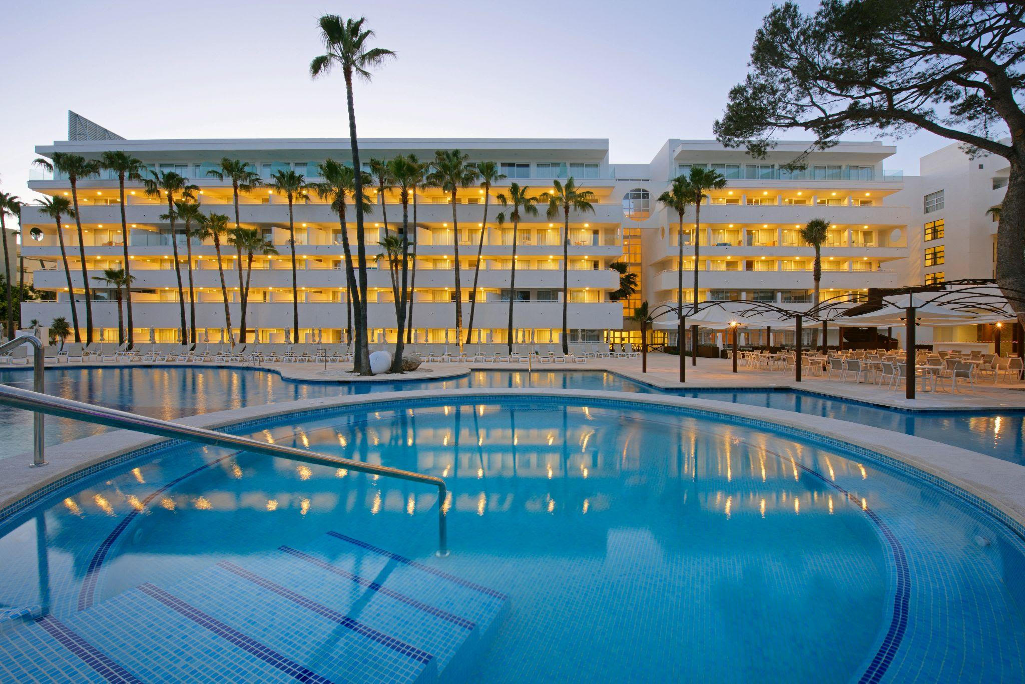 Abre en Mallorca el primer hotel 100% eléctrico de iberostar en España con energía libre de emisiones